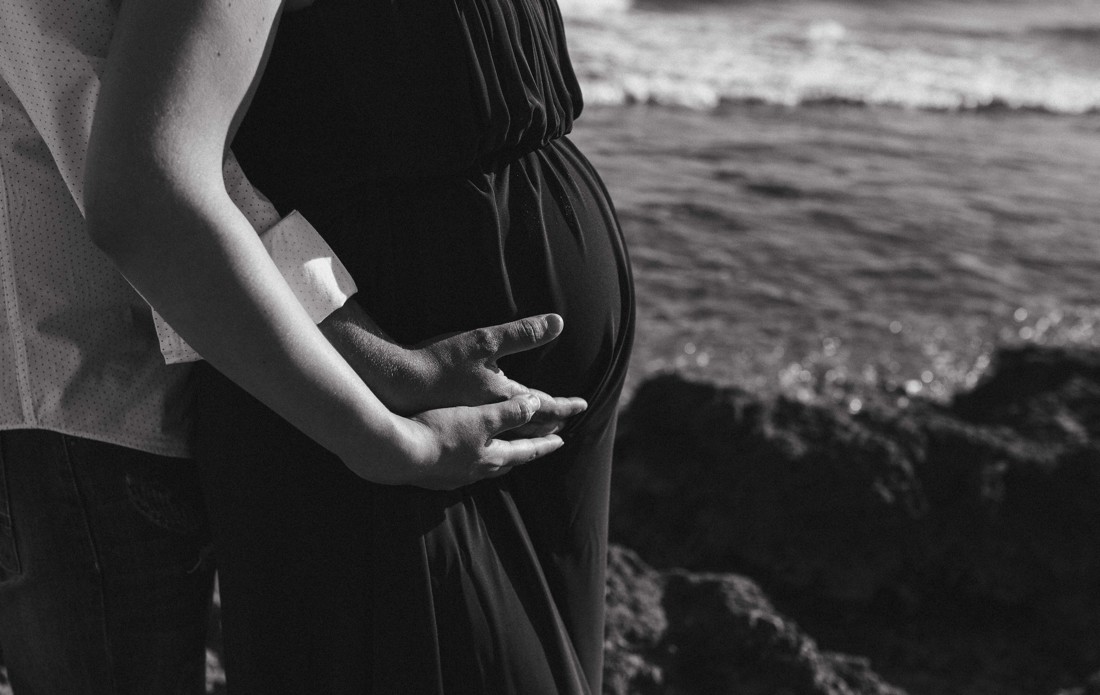 reportaje de fotos embarazo en la playa Málaga cabo pino Marbella 02